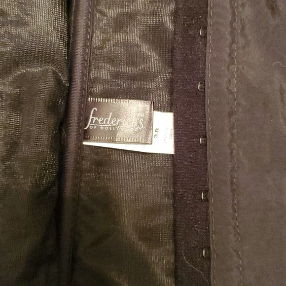 Black wuth white accents pinup halter corset size 38 large. - Picture 4 of 6